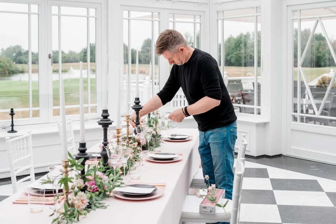 Dirk Brokinkel von dieblumenbinder dekoriert im Golfclub The Hamptons